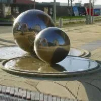 Фонтан из 2 стальных шаров (518906) ∅ 1 и ∅ 1,5 м. Усинск 