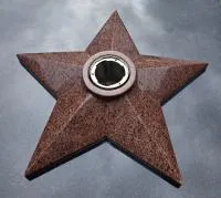 Звезда красный гранит ø 800 мм. (518226) поставка комплект горелка ГВД 379 10 89 00 ПС вечный огонь монолит - массив  в Усинске