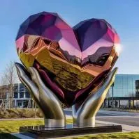 Скульптурная композиция сердце в ладонях (518273) монтаж арт-объект  в Усинске
