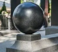 Декоративный шар из черного гранита (518209) сертификат - сфера арт-объект ø 500 мм. монолит массив  в Усинске