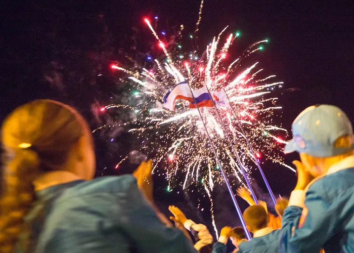 Парковый фейерверк — Усинск <p>
Парковый фейерверк что это и где можно заказать парковый фейерверк на Новый год. Главное, что выделяет парковый фейерверк в списке прочих равных – это высота, на которой срабатывают пиротехнические элементы данного типа фейерверков. По отношению к уровню земли максимальная высота пиротехнического эффекта паркового фейерверка 35-50 метров...<br>
</p> организация и проведение фейерверк шоу от магазина пиротехники  | usinsk.piroclub.ru