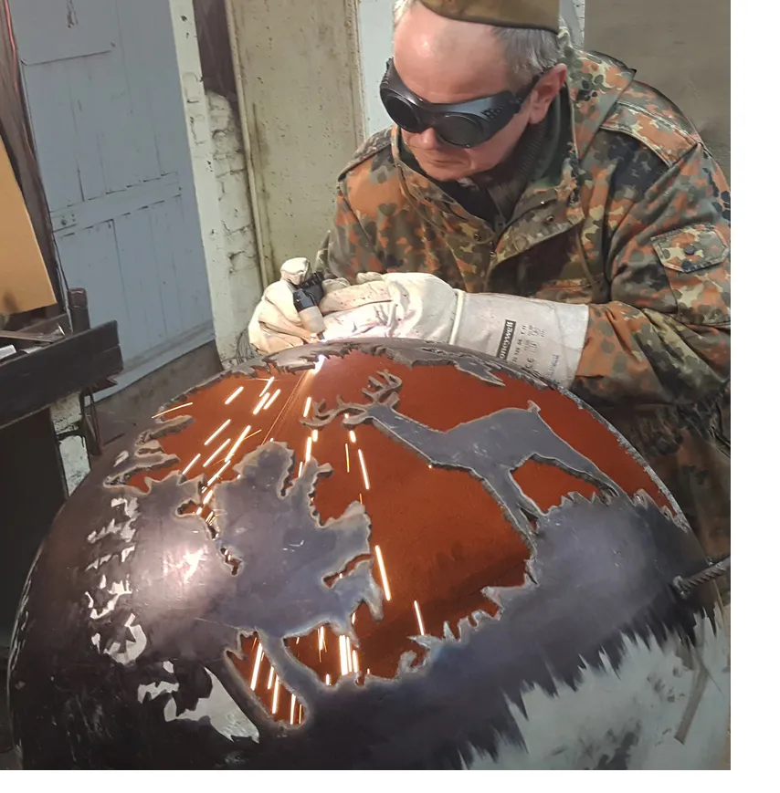 Режем рисунок на стальном шаре - плазменная резка