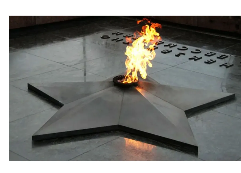 Звезда вечного огня из чугуна в Усинске